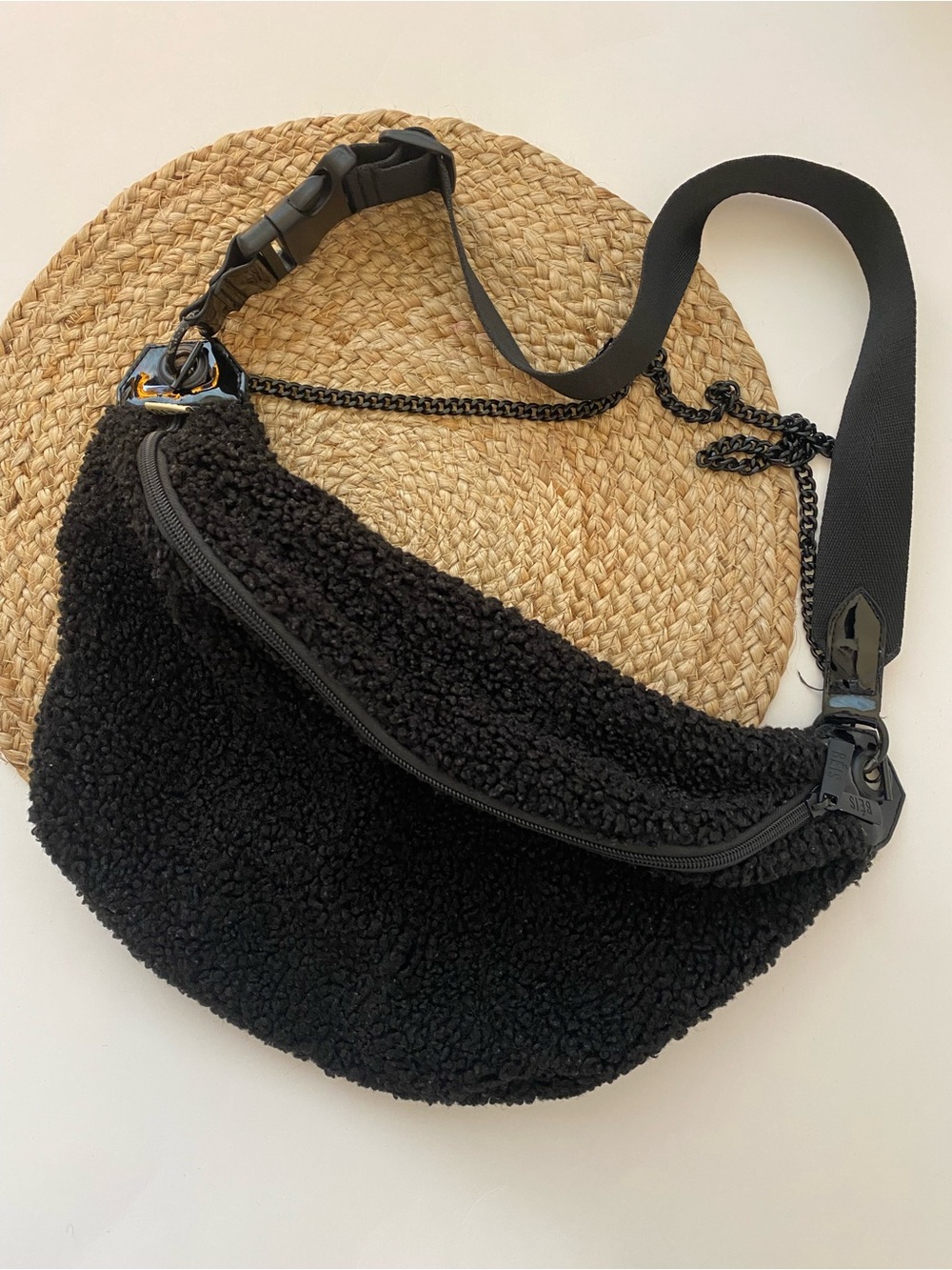 BÉIS Sherpa Convertible Bum Bag in Black